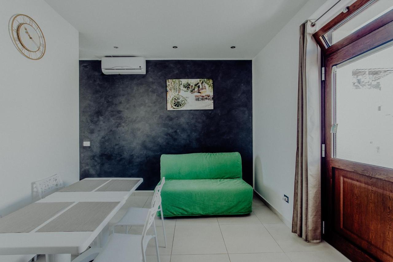 Fantasia House Apartment Монополи Екстериор снимка
